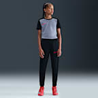 Schwarz/Schwarz/University Red