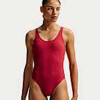 Traje de baño de una pieza con cuello en forma de U con textura Shoreline para mujer Nike Swim