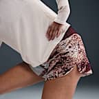 Dámské 10cm běžecké kraťasy Nike Trail Dri-FIT se středně vysokým pasem a všitými kalhotkami