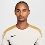 Playera de fútbol de manga corta Dri-FIT para hombre Nike Strike+