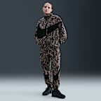 Chamarra de tejido Woven estampada para mujer Nike Sportswear