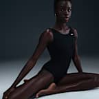 Traje de baño de una sola pieza de altura baja en las piernas y espalda en U Nike Swim HydraStrong para mujer