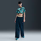 Playera con gráfico oversized cropped para mujer Nike x NorBlack NorWhite