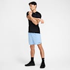 Shorts versátiles Dri-FIT de 18 cm sin forro para hombre Nike Totality Breathe
