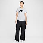เสื้อยืดผู้หญิงมีโลโก้ Nike Sportswear Essentials