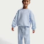 Dvoudílná flísová souprava Nike Essentials s mikinou s kulatým výstřihem pro malé děti