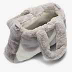 Nike Sportswear 人造毛皮托特包 (10 公升)