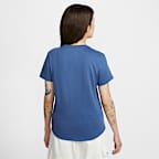 Nike Sportswear Club Essentials Women's T-Shirt