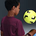 Kylian Mbappé Academy voetbalshirt met korte mouwen en Dri-FIT voor kids