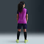 Fotbalové tričko Nike Dri-FIT FC Barcelona Strike s krátkým rukávem pro větší děti