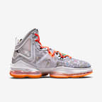 Chaussure de basket LeBron 19