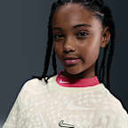 Nike Sportswear Older Kids' (Girls') T-Shirt
