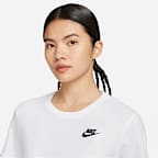 เสื้อยืดผู้หญิง Nike Sportswear Club Essentials