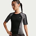 Playera de correr de manga corta Dri-FIT para mujer Nike Swift