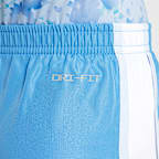 Conjunto de 2 piezas Tempo en colores contrastantes para niños talla pequeña Nike Flow-Ral