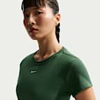 Playera de manga corta de tela de canalé ajustada para mujer Nike Sportswear