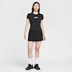 ナイキ スポーツウェア チル ニット ウィメンズ スリム グラフィック Tシャツ