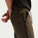 Pants de tejido Knit Dri-FIT Shori para hombre Nike Tech