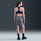 Shorts de fitness sin forro de tiro medio Dri-FIT de 13 cm para mujer Nike Attack