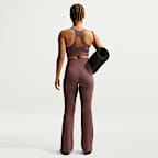 Bra deportivo de baja sujeción de líneas largas con almohadillas para mujer Nike Zenvy