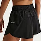 Shorts de correr Repel Dri-FIT de tiro medio de 18 cm para niña Nike MAVN
