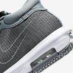 LeBron Witness 8 EP Basketball Shoes