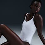 Traje de baño de una pieza con cuello en V para mujer Nike Swim Water Texture