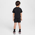 Conjunto de playera y shorts de Tech Fleece infantil Nike