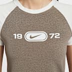 ナイキ スポーツウェア チル ニット ウィメンズ スリム グラフィック Tシャツ