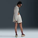 Nike 24.7 ImpossiblySoft Dri-FIT középmagas derekú, laza, 10 cm-es női rövidnadrág