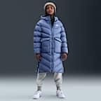 Chamarra acolchada tipo Parka Therma-FIT de ajuste holgado de largo completo para niños talla grande Nike Sportswear All Day Play