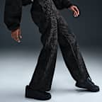 Nike Sportswear Collection Jacquard-Trainingshose mit mittelhohem Bund (Damen)