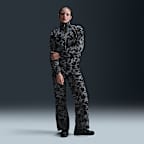 Chamarra de tejido Woven estampada y holgada de cierre completo y protección contra los rayos UV para mujer Nike Sportswear Windrunner