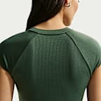 Nike Sportswear Chill Knit Sıkı Kesimli Kısa Kollu Fitilli Kadın Üstü