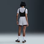 Shorts con gráfico de tiro medio de 10 cm para mujer Nike Sportswear Club Fleece