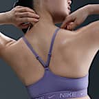 สปอร์ตบราผู้หญิงแบบปรับได้เสริมฟองน้ำ Nike Indy Light Support