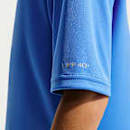 Playera de manga corta Dri-FIT UV para niño talla grande Nike Swim Hydroguard