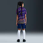 FC Barcelona Academy Pro Home Nike Dri-FIT Pre-Match Kurzarm-Fußballoberteil (ältere Kinder)