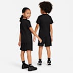 Conjunto de dos piezas con shorts de tejido Knit para niños talla pequeña Nike