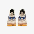 Chaussure de basket LeBron 19