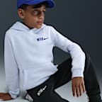 Inter Milan Club Fleece Nike Soccer szabadidőnadrág nagyobb gyerekeknek (fiúknak)