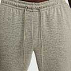 Joggers de alto rendimiento Dri-FIT con protección UV para hombre Nike Primary Fleece