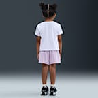 Conjunto de playera y shorts de malla infantil Nike Wild Flower