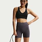 Nike Universa 女款高腰 5" 正面無縫線單車短褲