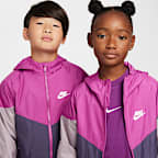 Chamarra Repel con gorro para niños talla grande Nike Sportswear Windrunner
