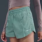 Shorts de tejido Woven de tiro medio de 5 cm para mujer Nike Windrunner
