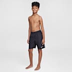 Shorts de vóleibol de 18 cm para niño Nike Swim Logo Tape Lap