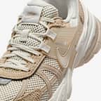 ナイキ V2K ラン ウィメンズシューズ