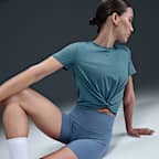 Playera de manga corta Dri-FIT para mujer Nike One Classic Twist