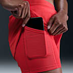 Shorts de correr Dri-FIT de tiro medio 2 en 1 para mujer Nike Swift